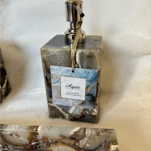 Luxurious Agate Bathroom Accessories Set Of 3 - Picture 2 of 14